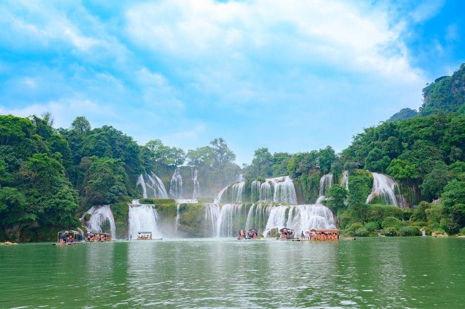 Solo Travel in Cao Bằng and Bản Giốc Falls: Safety, Logistics, and Homestays